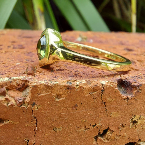 .94ct Hex Cut Australian Parti sapphire 9ct yellow Gold Ring