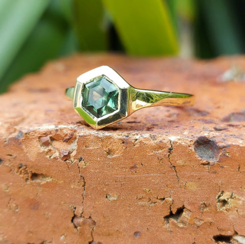 .94ct Hex Cut Australian Parti sapphire 9ct yellow Gold Ring