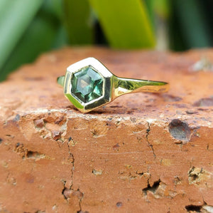 .94ct Hex Cut Australian Parti sapphire 9ct yellow Gold Ring