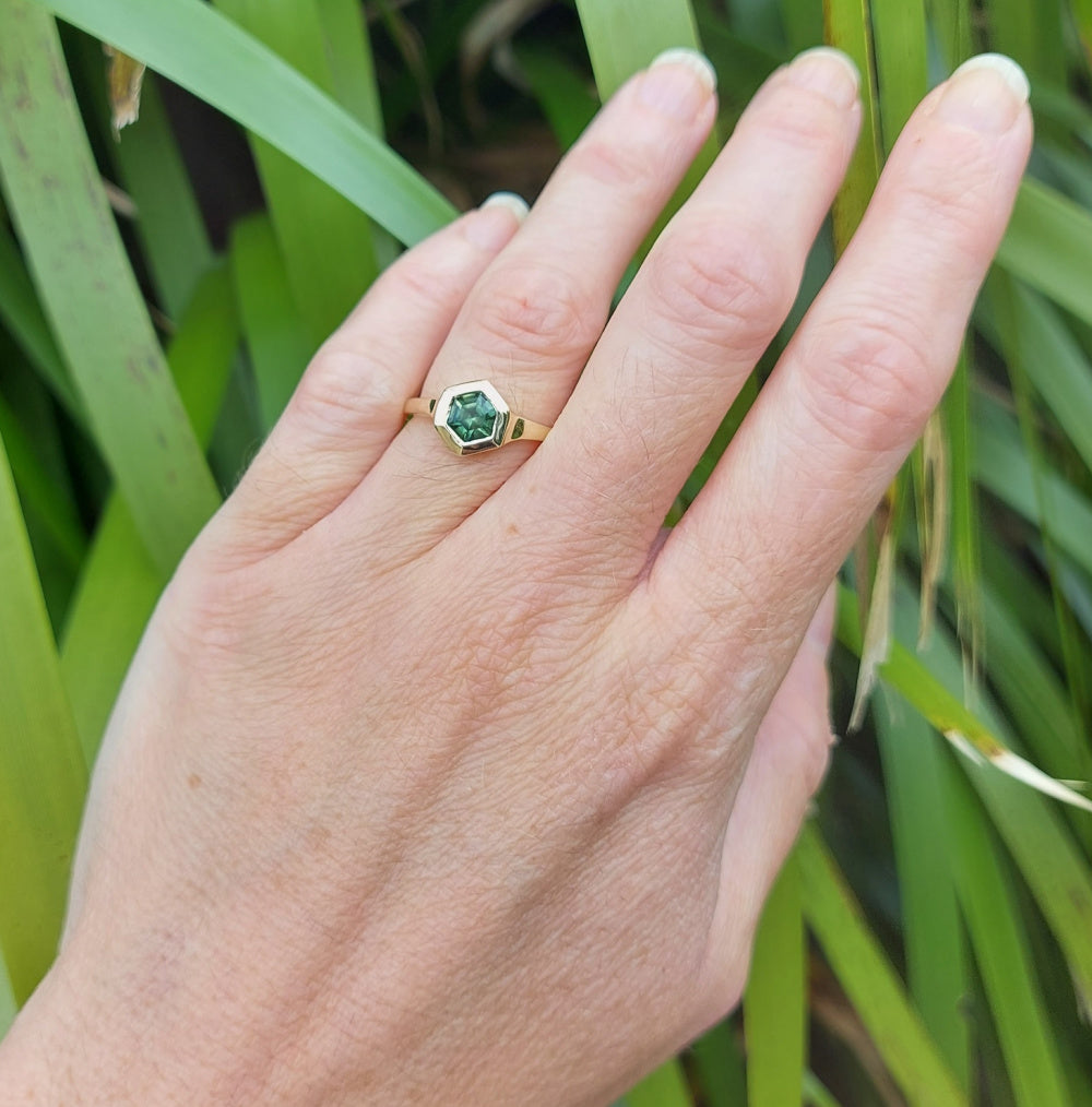 .94ct Hex Cut Australian Parti sapphire 9ct yellow Gold Ring